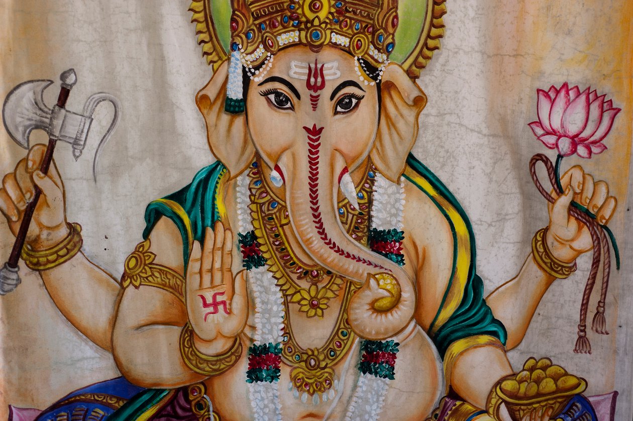 Dipinto della divinità elefante Ganesh, su uno schermo, nel villaggio di Kovil, a Tirukovil, Sri Lanka. 29 maggio 2010 da Unknown