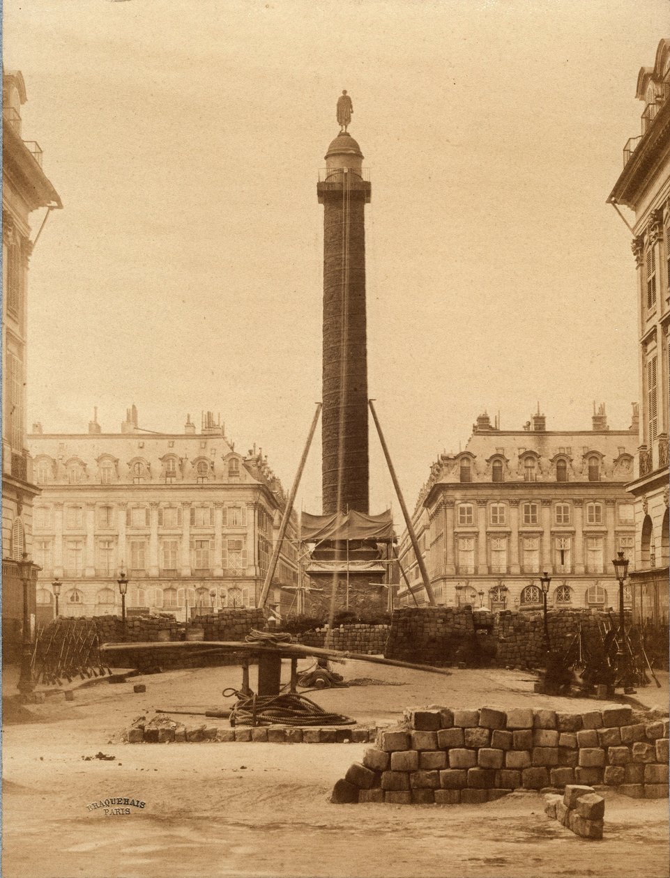 Comune di Parigi (1871): la demolizione della colonna Vendome il 16 maggio 1871. Foto Turning, 1871 Dim. 10.5x6.4 cm da Unknown