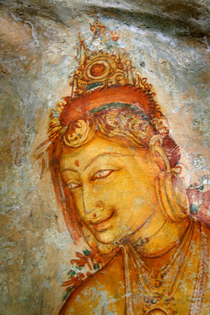 Affresco sul muro della roccia di Sigiriya, nel distretto di Matale, Sri Lanka. Questo tumulo di lava alto 370 metri di un antico vulcano è famoso per il complesso del palazzo fortificato, costruito durante il regno del re Ka da Unknown