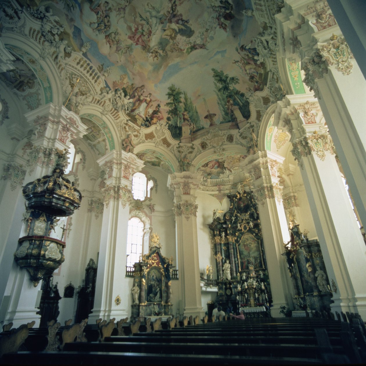 Interno rococò della chiesa, iniziata nel 1727 da Unknown