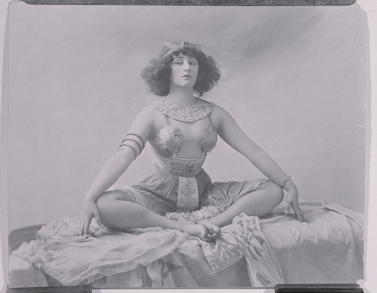 Colette (1873-1954) recita in 
