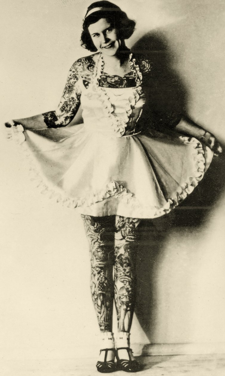 Ritratto di una donna tatuata, c.1946 da Unknown