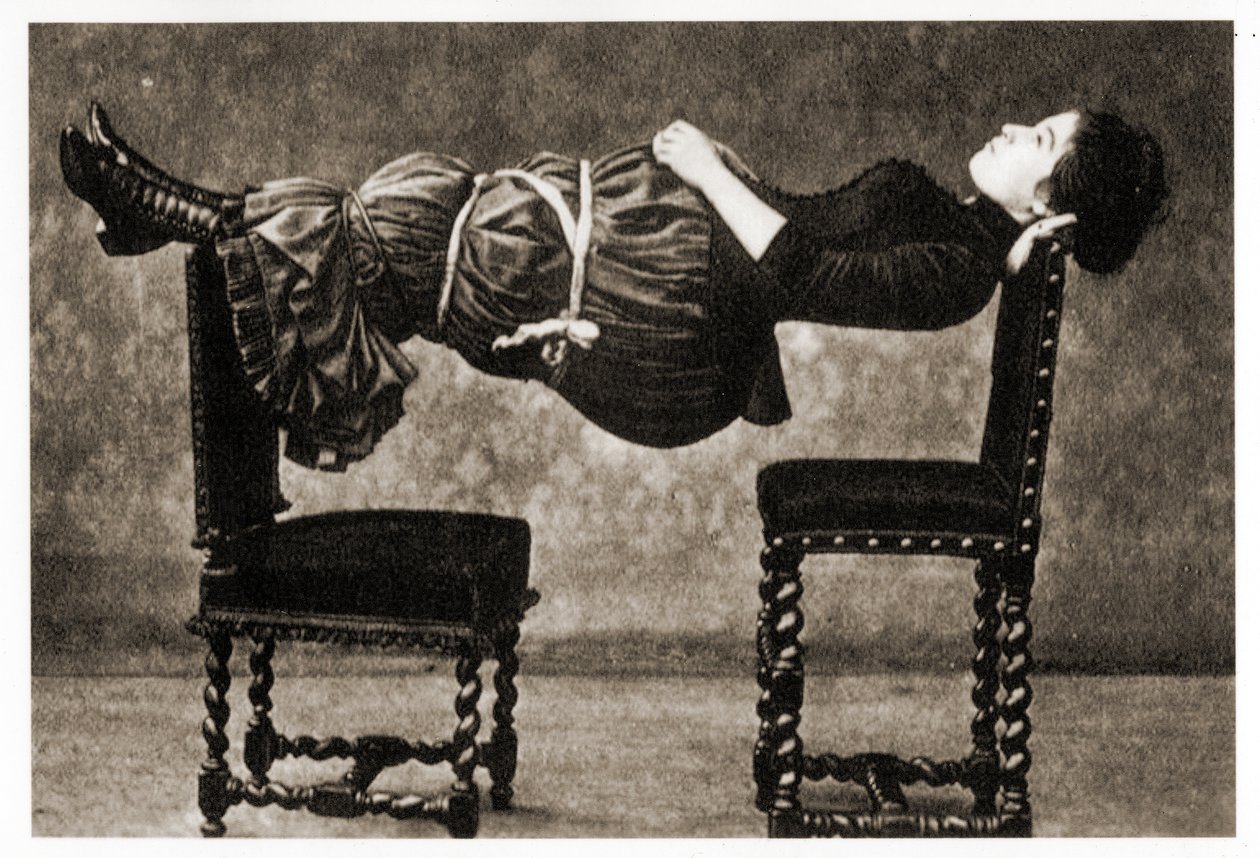 Donna che levita, c.1890 da Unknown