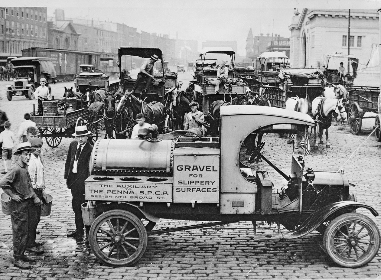 Camion di ghiaia S.P.C.A., Filadelfia, c.1920 da American Photographer