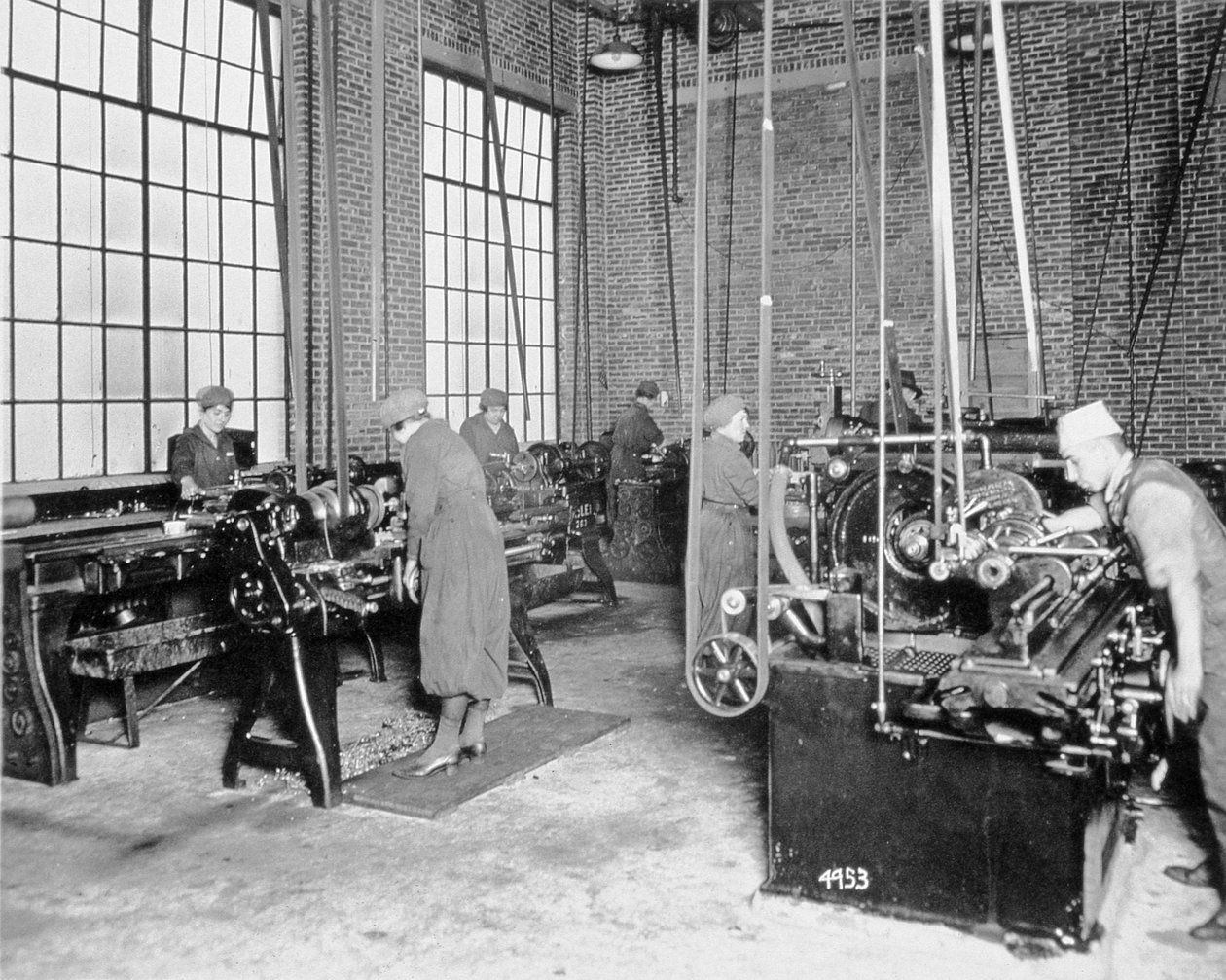 Donne che Lavorano in una Fabbrica durante la Prima Guerra Mondiale da American Photographer