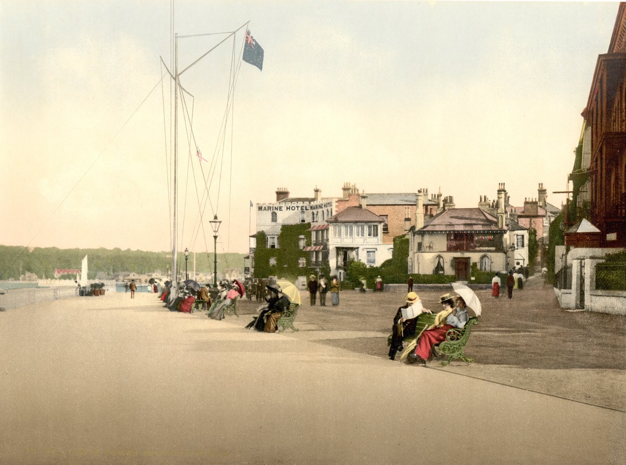 La Passeggiata, Cowes, IOW, pub. c.1890 - 1900 da English Photographer