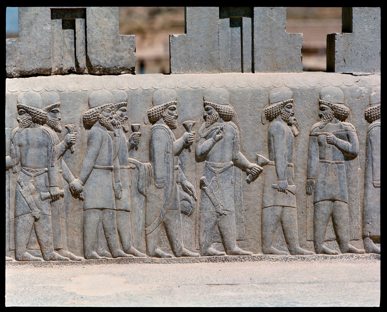 Vista dei rilievi delle scale settentrionali da Achaemenid
