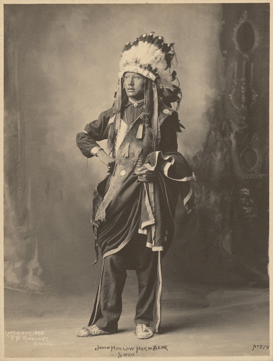 John Hollow Horn Orso, Sioux da Adolph F. Muhr