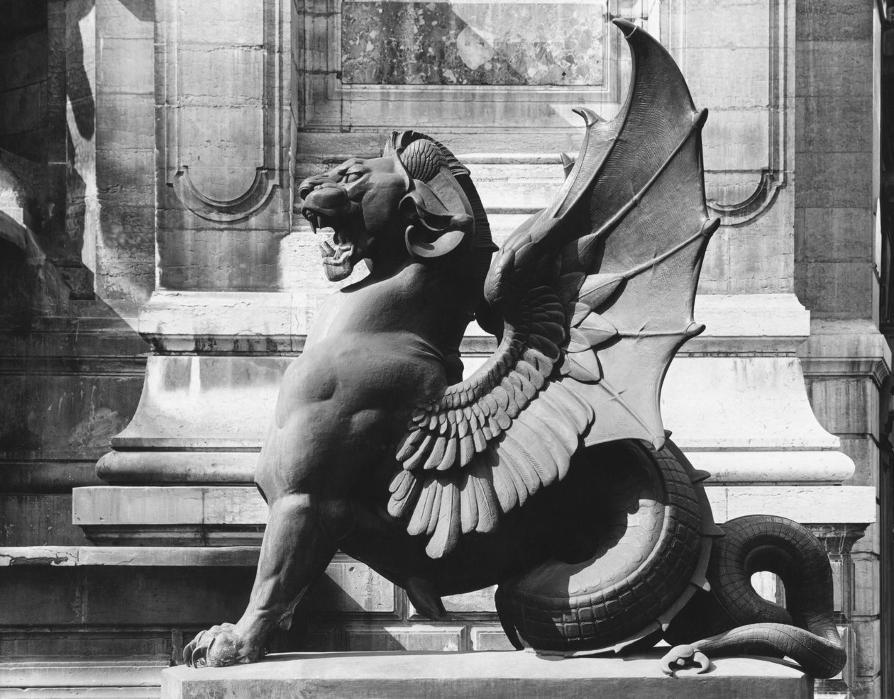 Chimera dalla Fontana di San Michele, Parigi, c.1860 da Adolphe Giraudon