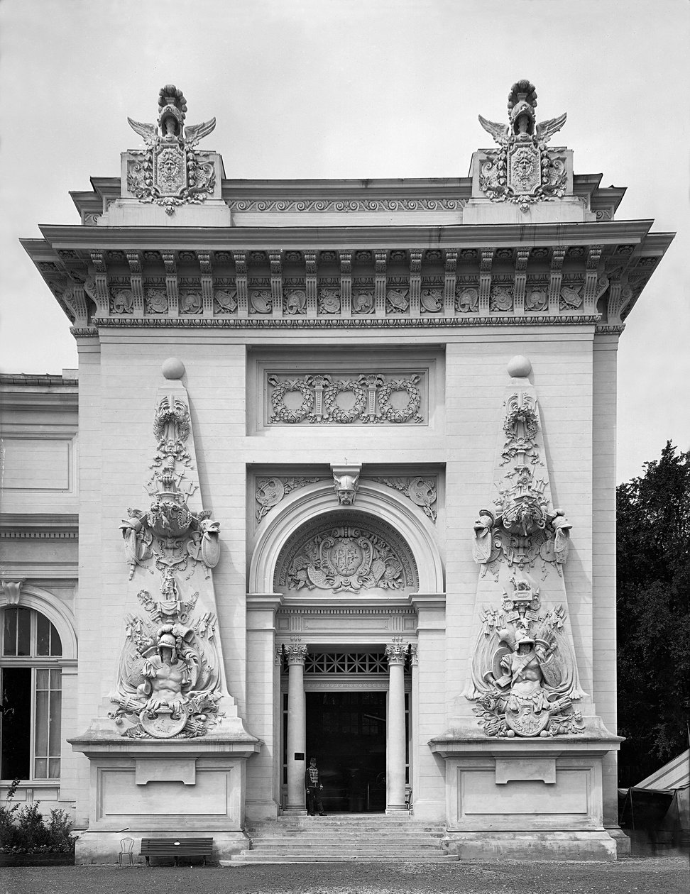 Porta della mostra militare all