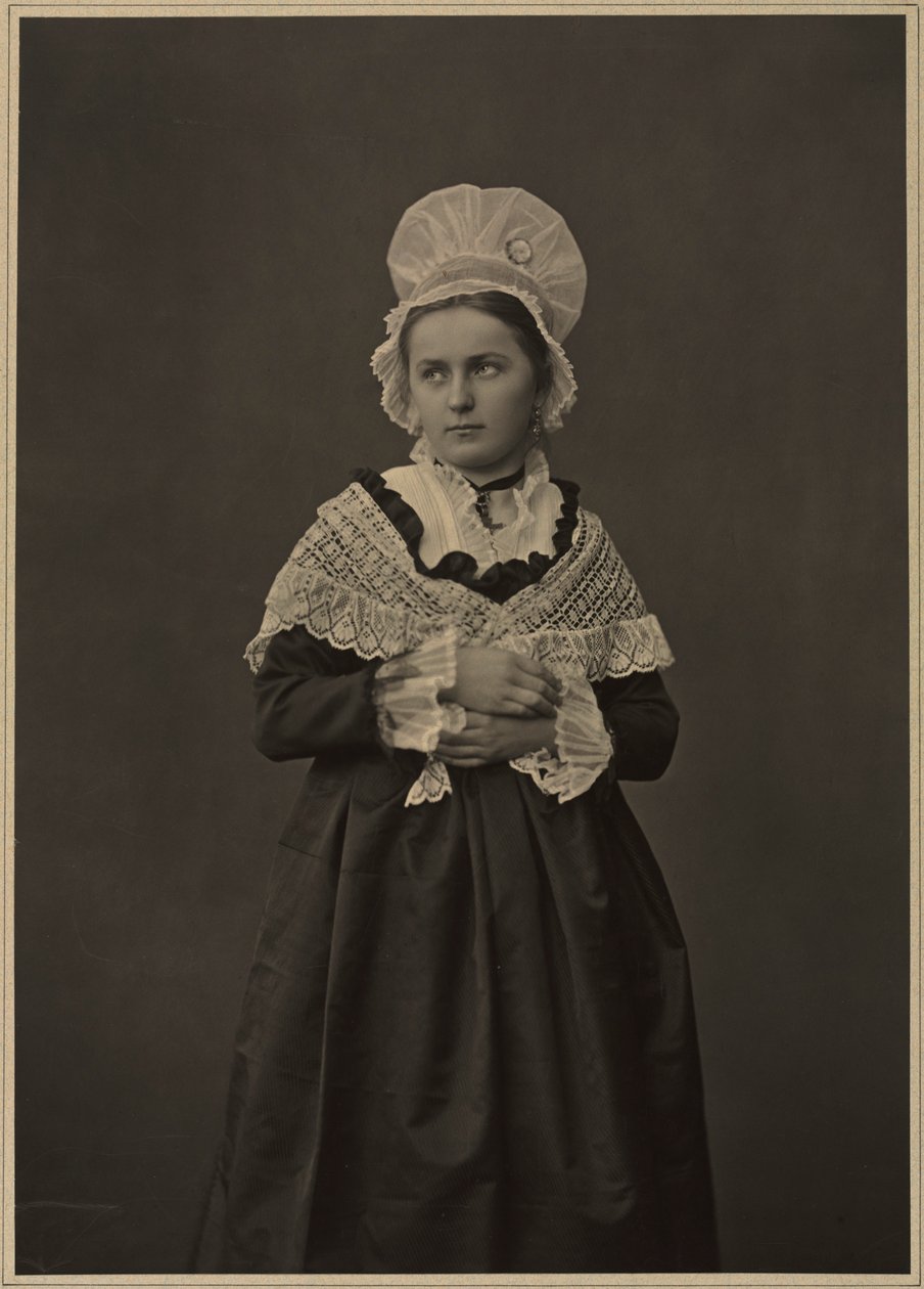 Donna in abito della Lorena, c. 1860s-70s da Adolphe Braun