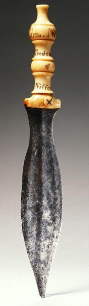 Coltello, con iscrizione 
