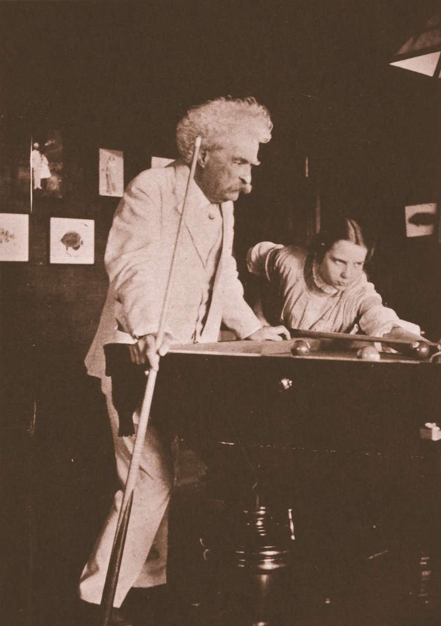 Mark Twain che gioca a biliardo con la figlia del suo biografo Albert Bigelow Paine da Albert Bigelow Paine