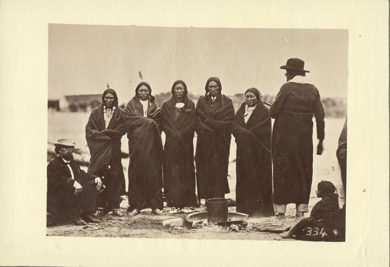 Tashunkakokip (Vecchio uomo che teme i suoi cavalli) e i suoi capi, Oglala da Alexander Gardner