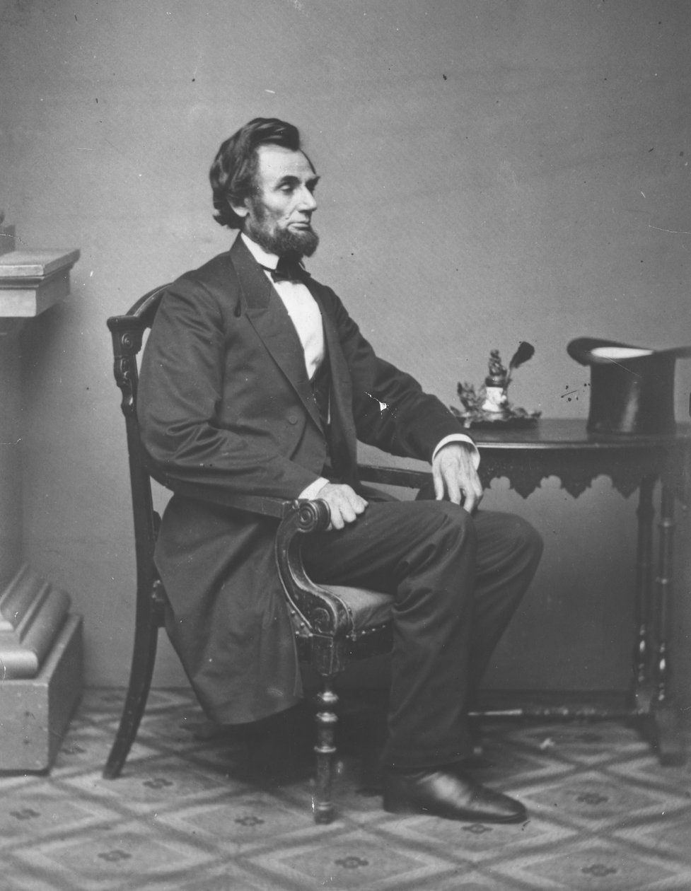 Abraham Lincoln, ritratto a figura intera, seduto, 1861 da Alexander Gardner
