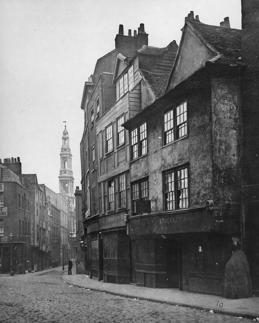 Drury Lane, vista a sud con il campanile di St. Mary-le-Strand, c.1876 da Alfred and John Bool