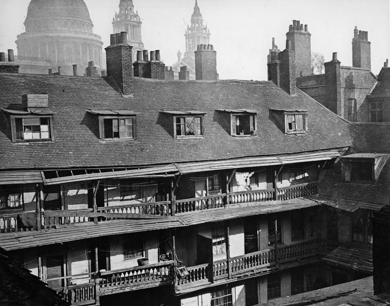 The Oxford Arms, Warwick Lane, 1875 da Alfred and John Bool