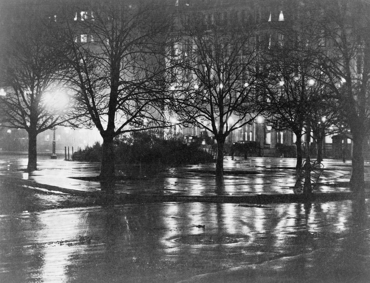 Riflessioni, notte, New York, c.1898 da Alfred Stieglitz