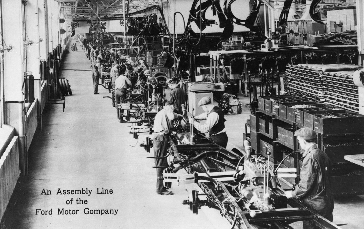 Una catena di montaggio alla Ford Motor Company, c.1910-20 da American Photographer