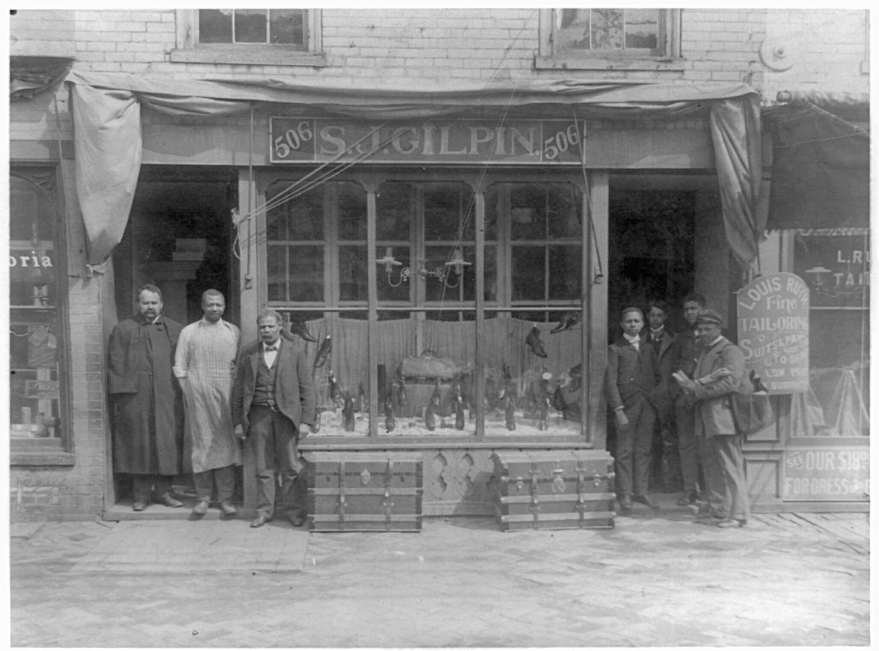 Negozio di scarpe S.J. Gilpin, Richmond, Virginia, c.1899 da American Photographer