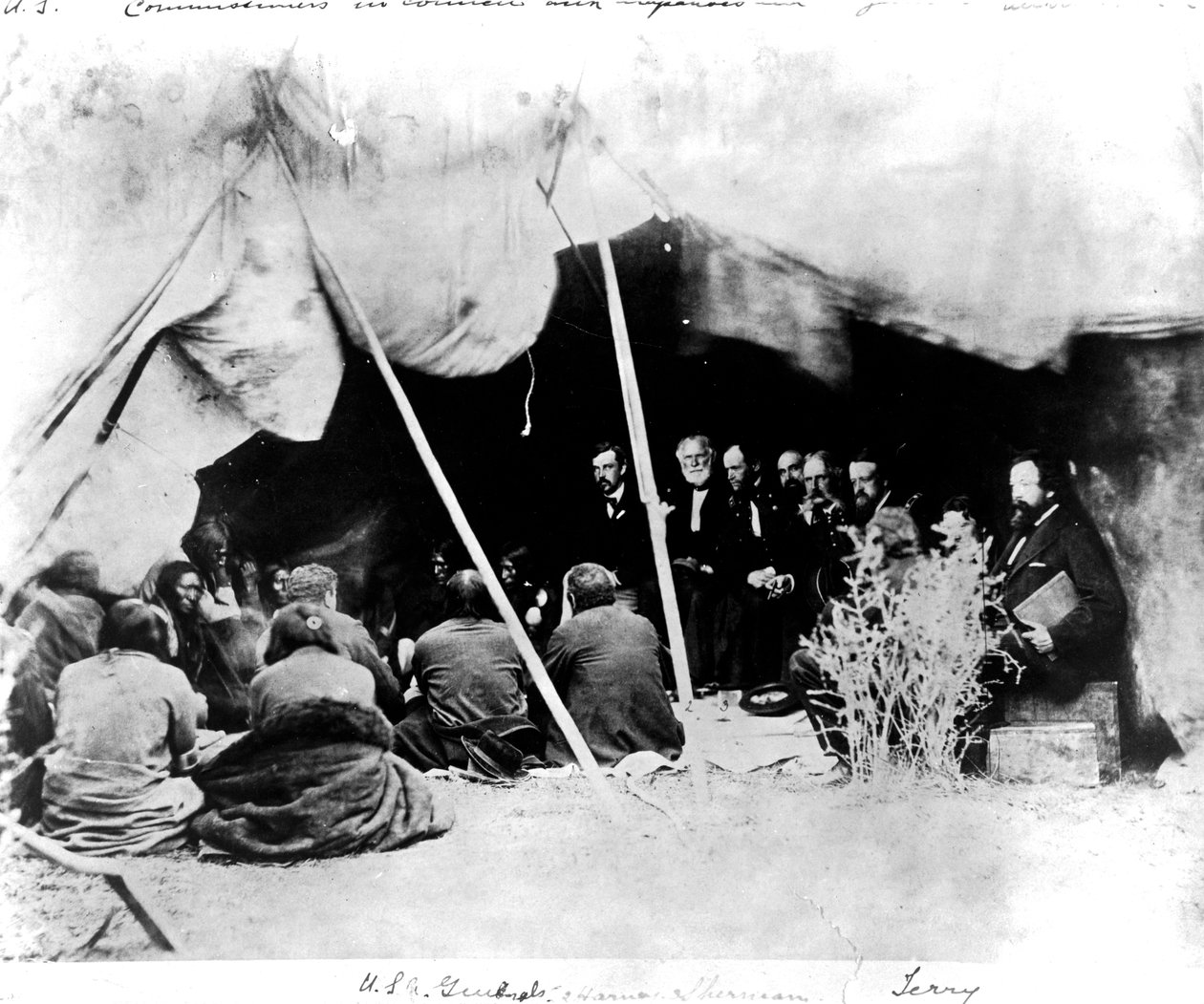 Commissari statunitensi in consiglio con Arapahoes e Cheyennes da American Photographer