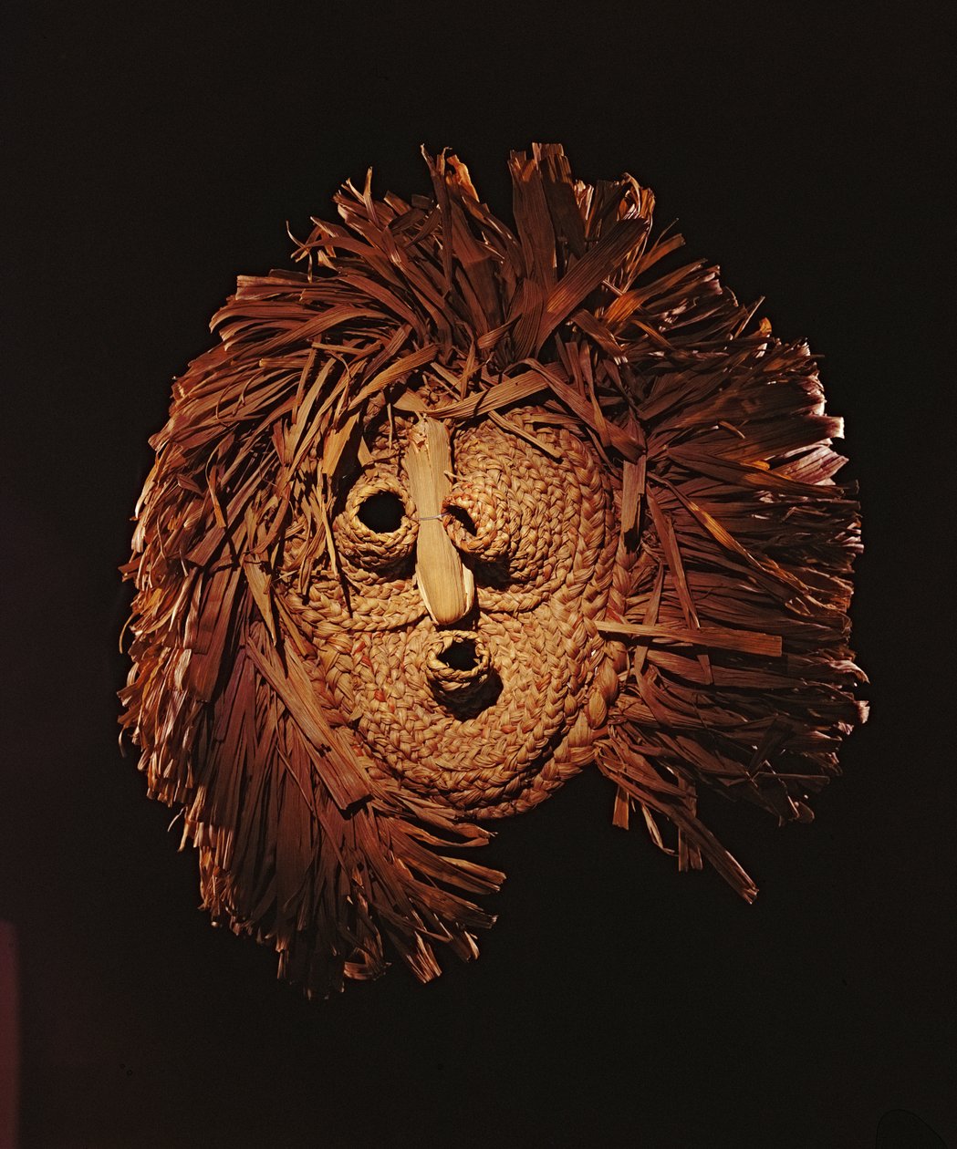 Una maschera Seneca usata nei riti invernali (guscio di mais) da American School