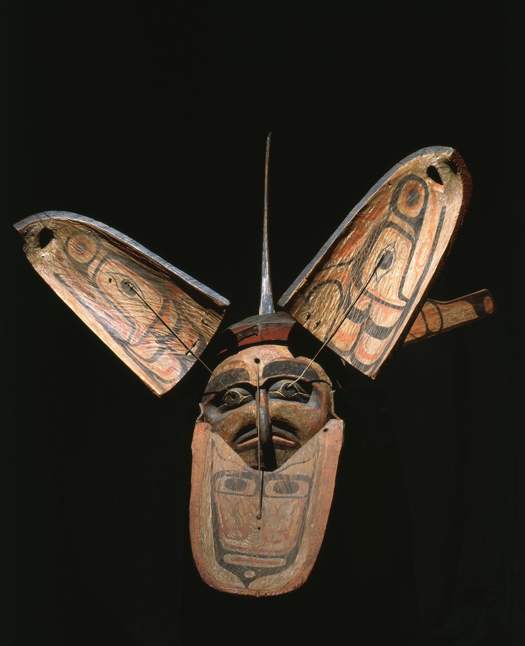 Maschera di trasformazione Kwakiutl (legno policromo) da American School