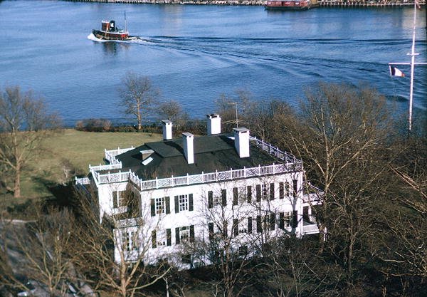 Gracie Mansion da American School