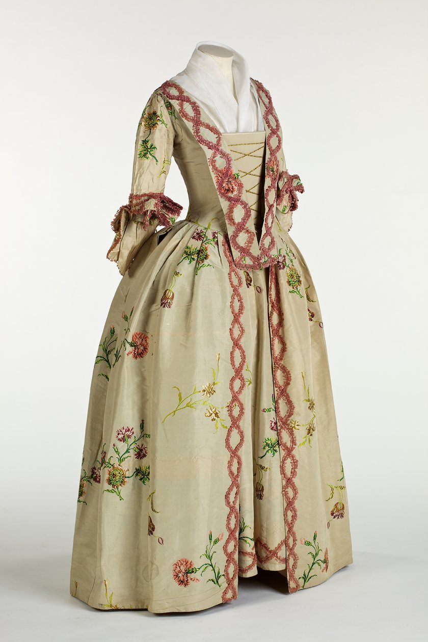 Abito e sottogonna in seta broccata di Spitalfields, avorio o beige, c.1740-60 da Anna Maria Garthwaite