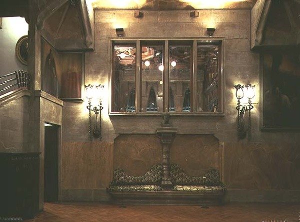 La grande sala da Antoni Gaudi