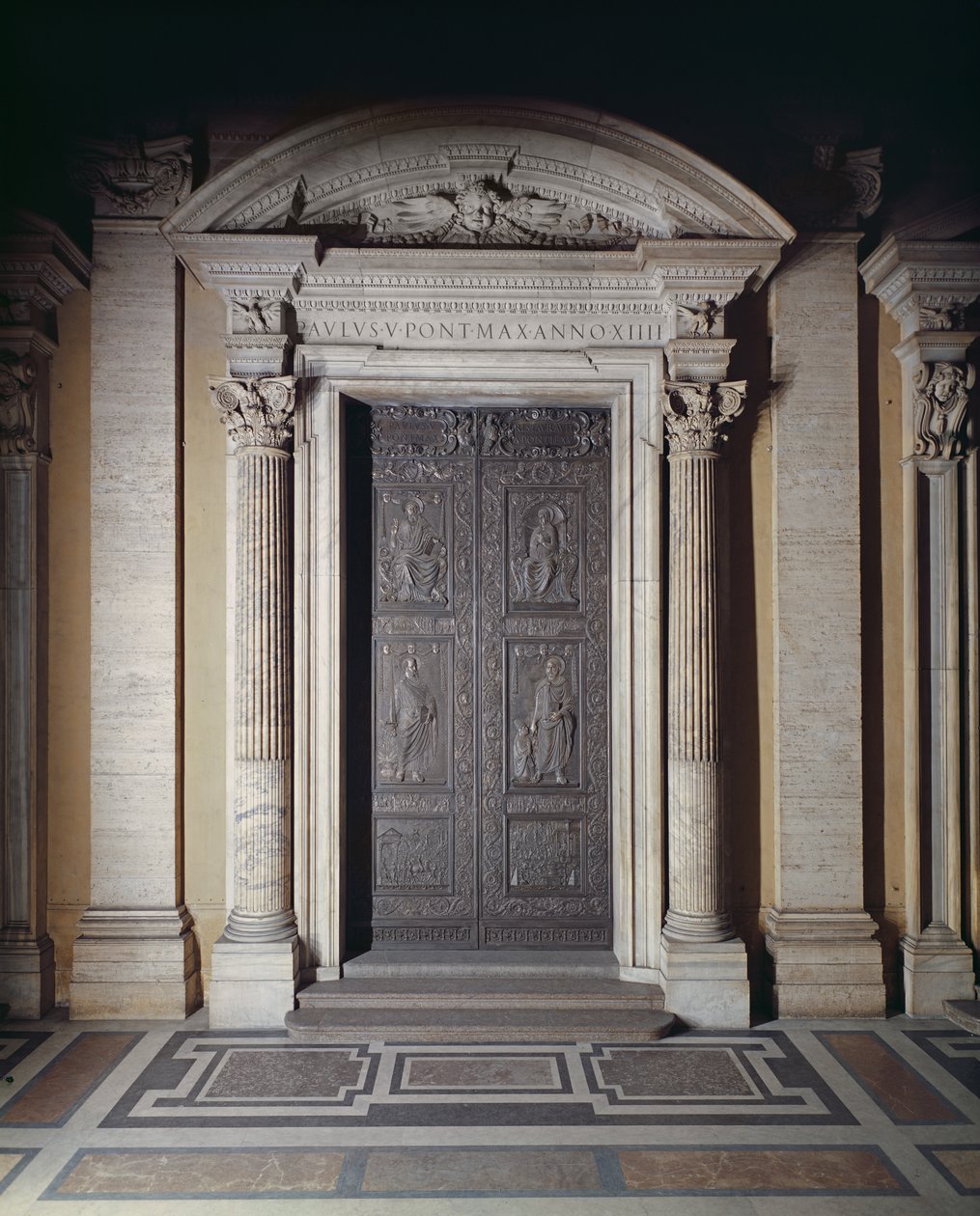 Porta centrale della basilica, decorata 1439-45 da Antonio Filarete