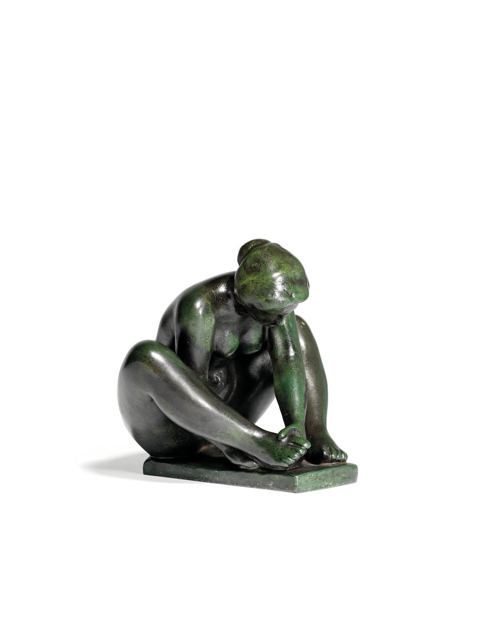 Ragazza Accovacciata che Tiene un Piede da Aristide Maillol