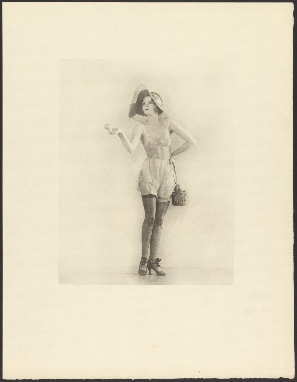 [Donna in lingerie] da Arthur F. Kales