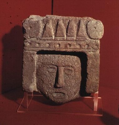 Testa scolpita azteca da Aztec