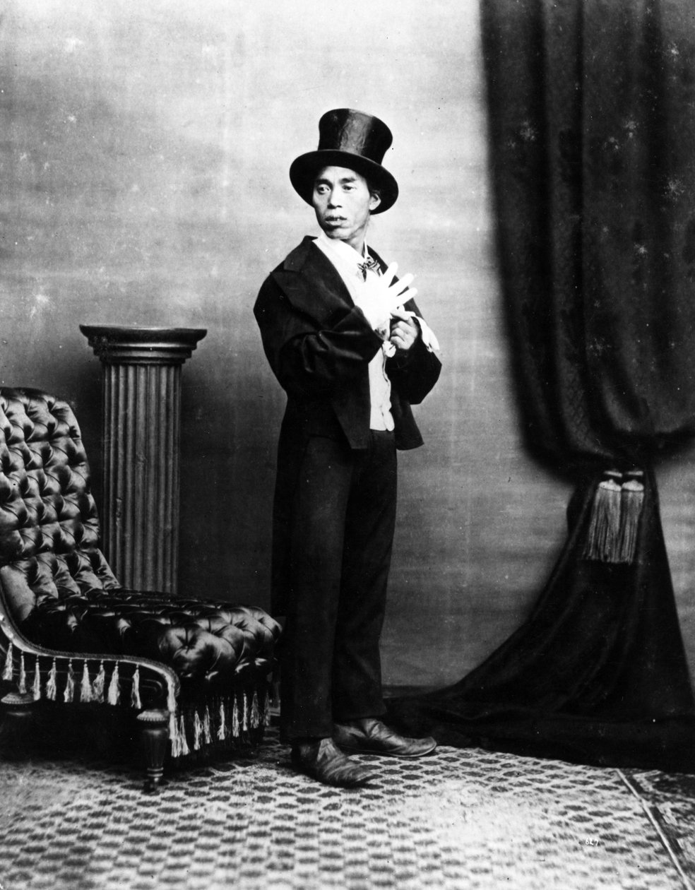 Un gentiluomo giapponese in abiti occidentali, 1875 da Baron Raimund von Stillfried