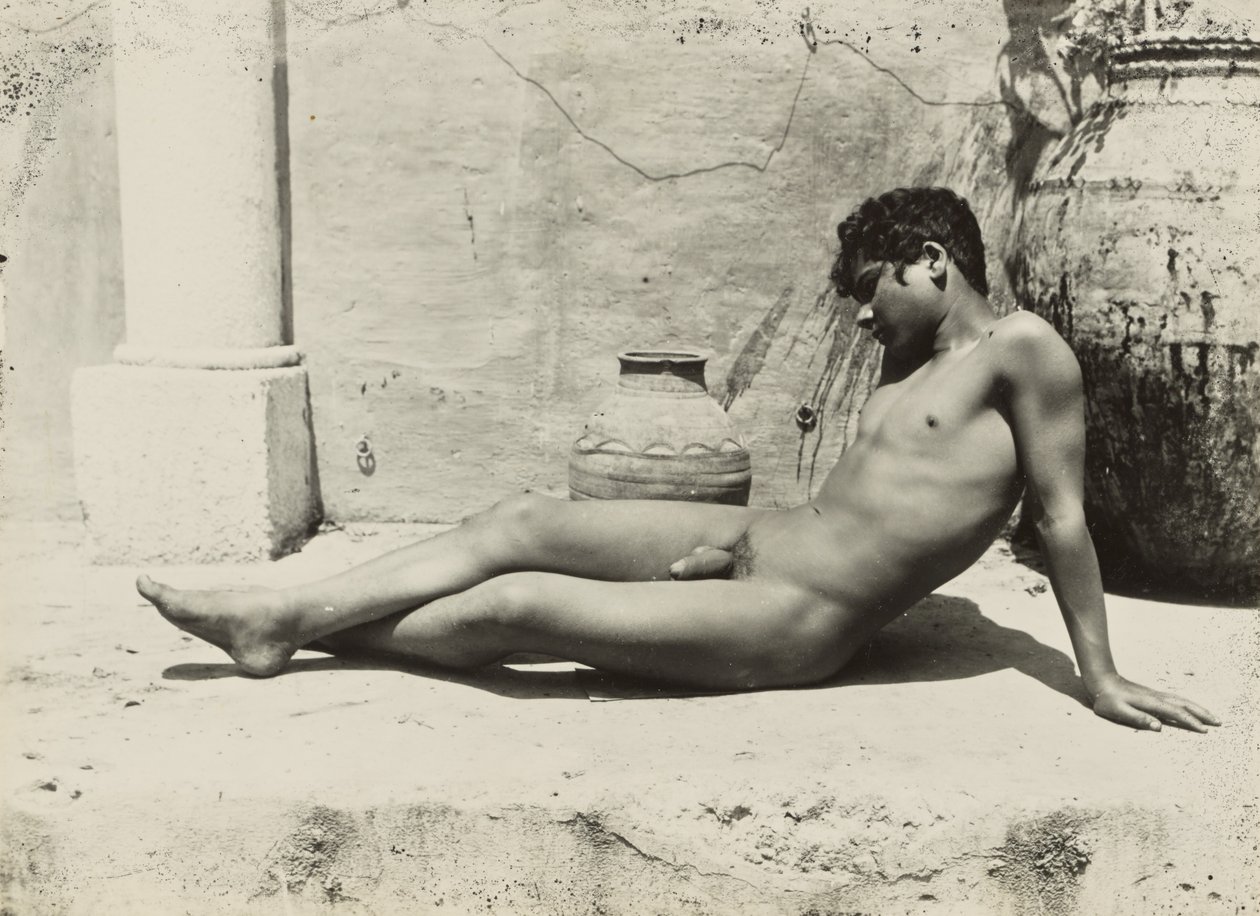 [Nudo sdraiato con vasi] da Baron Wilhelm von Gloeden