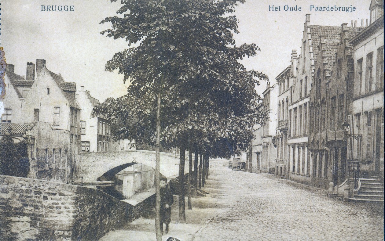 Cartolina raffigurante un canale con vecchio ponte a Bruges, c.1912 da Belgian Photographer