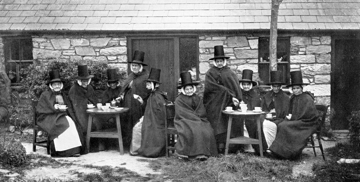 Una festa del tè gallese, fine XIX secolo da British Photographer