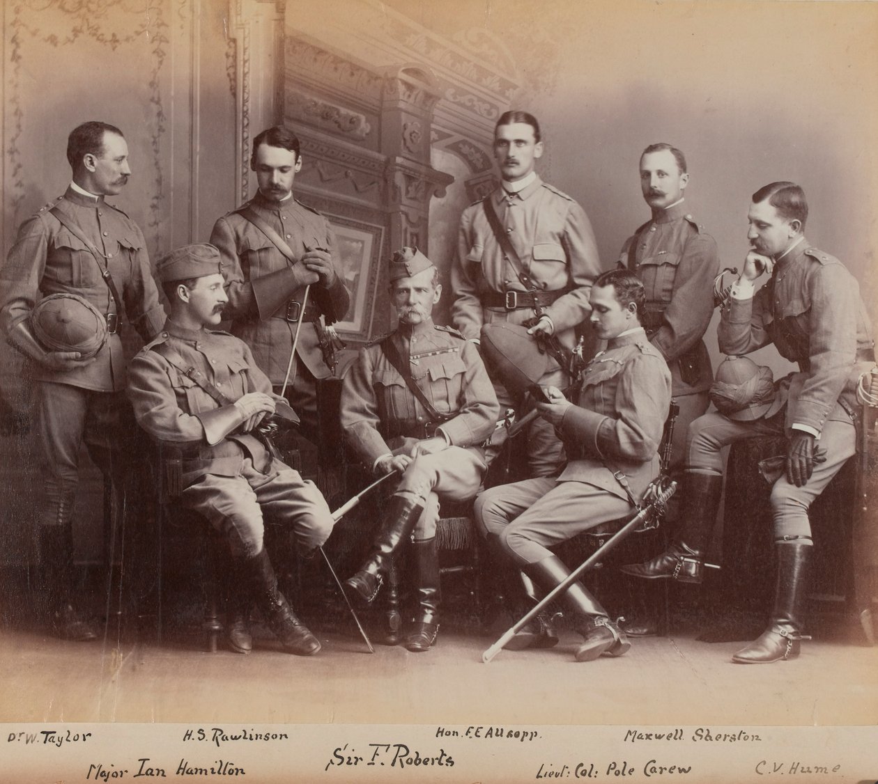 Sir Frederick Sleigh Roberts con i suoi ufficiali da British Photographer