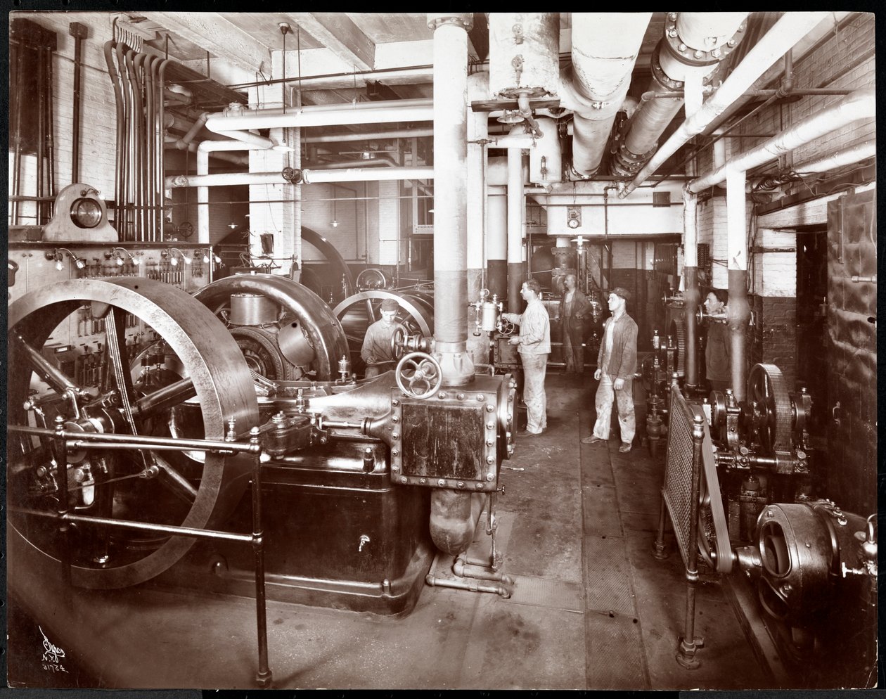 Una pressa alla McCall Publishing Co., New York, 1913 da Byron Company