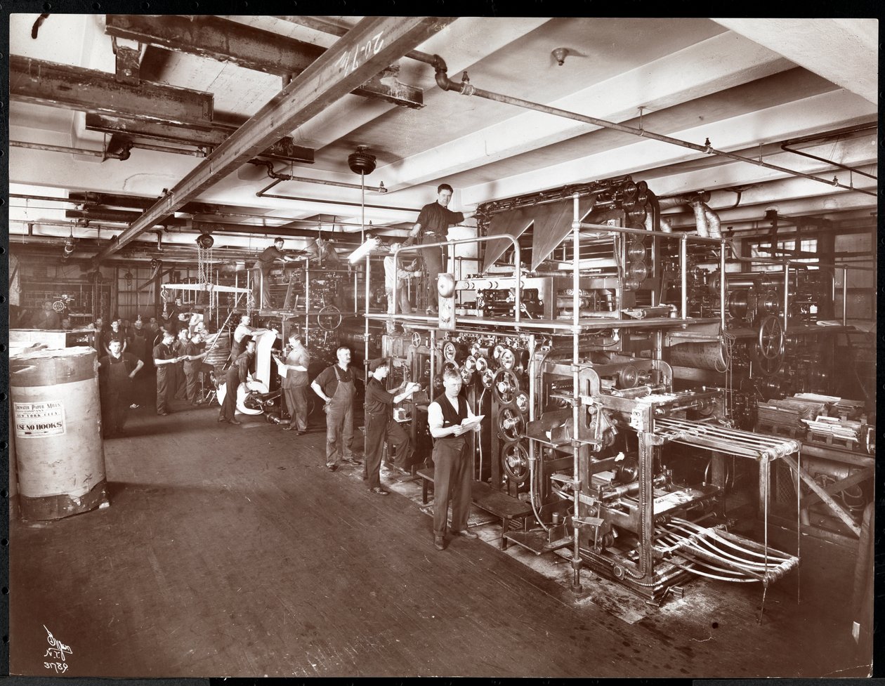 Una sala stampa alla McCall Publishing Co., New York, 1913 da Byron Company