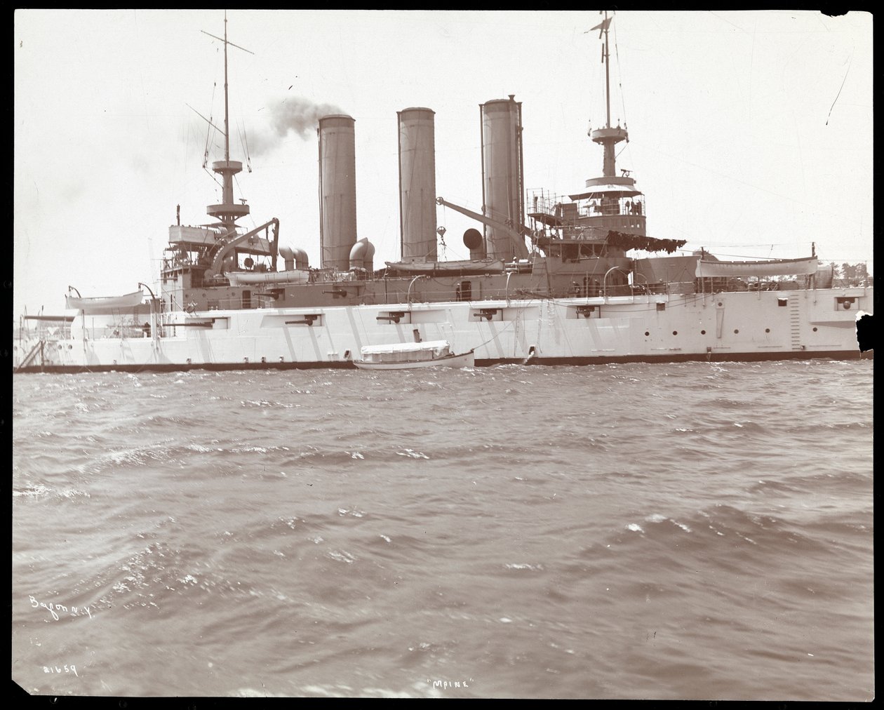 Vista laterale della U.S.S. Maine, 1906 da Byron Company