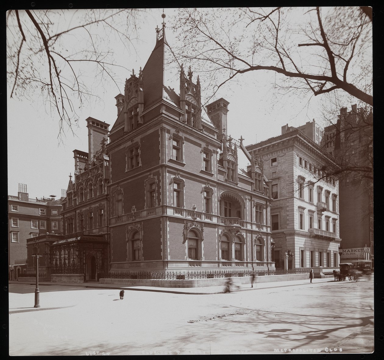 La residenza di Elbridge Thomas Gerry in 61st Street e il Metropolitan Club accanto, New York, 1900-01 da Byron Company