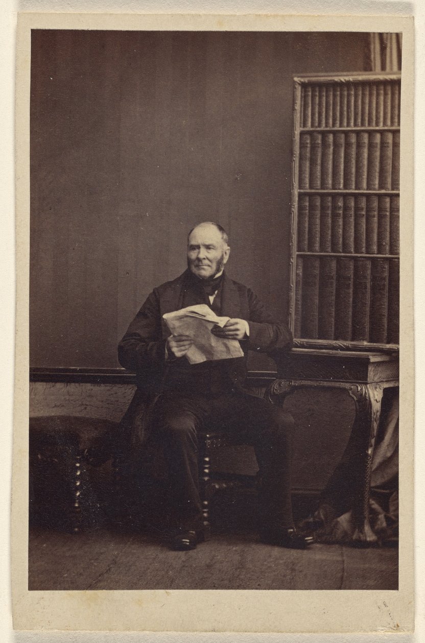 [Uomo non identificato seduto, con un giornale in mano]. da Camille Silvy