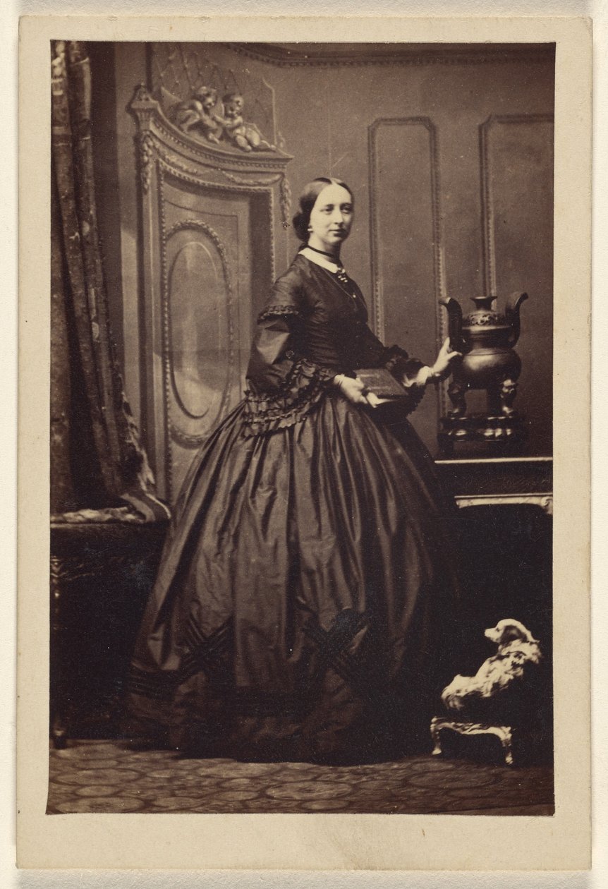 [Donna non identificata con un libro in mano, in piedi]. da Camille Silvy