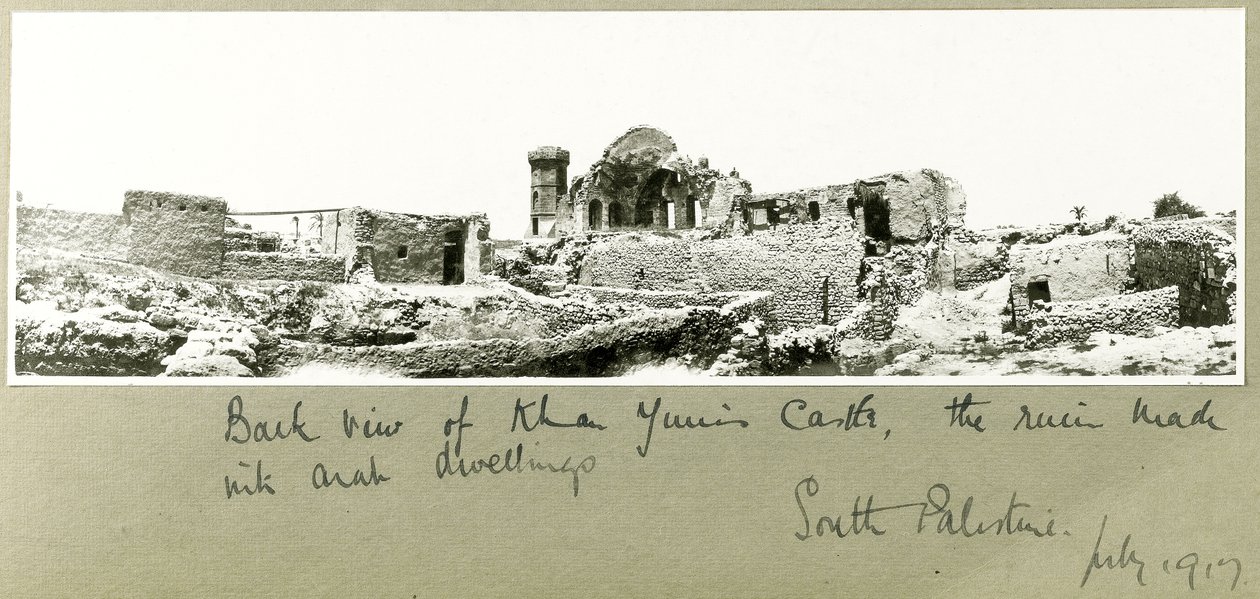 Vista posteriore del Castello di Khan Yunis, Palestina del Sud, luglio 1917 da Capt. Arthur Rhodes