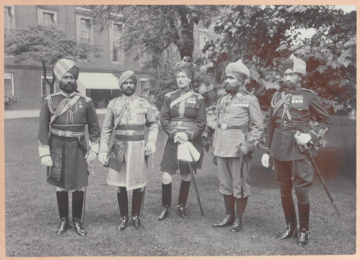 Ufficiali Indiani del Re, 1911 da Carl Vandyk