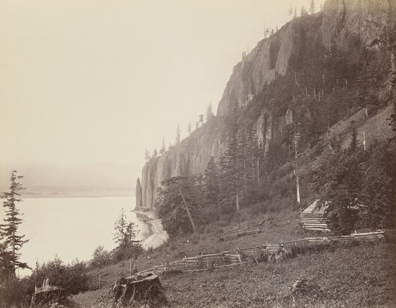 Capo Horn, fiume Columbia, 1867 (foto) da Carleton Emmons Watkins