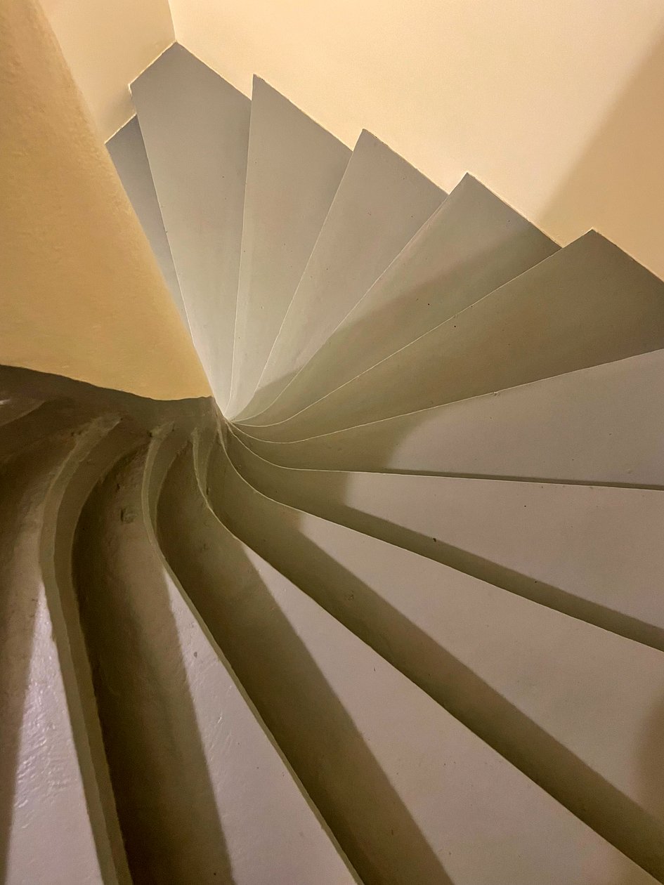 Composizione - Scale, 2022 (foto) da Cécile Jamet