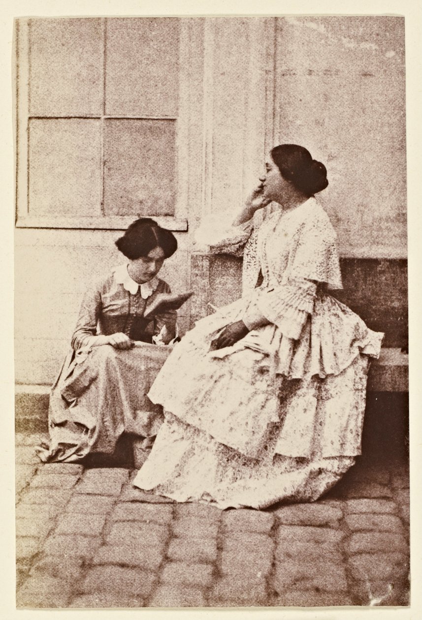Donne in un cortile da Charles Nègre